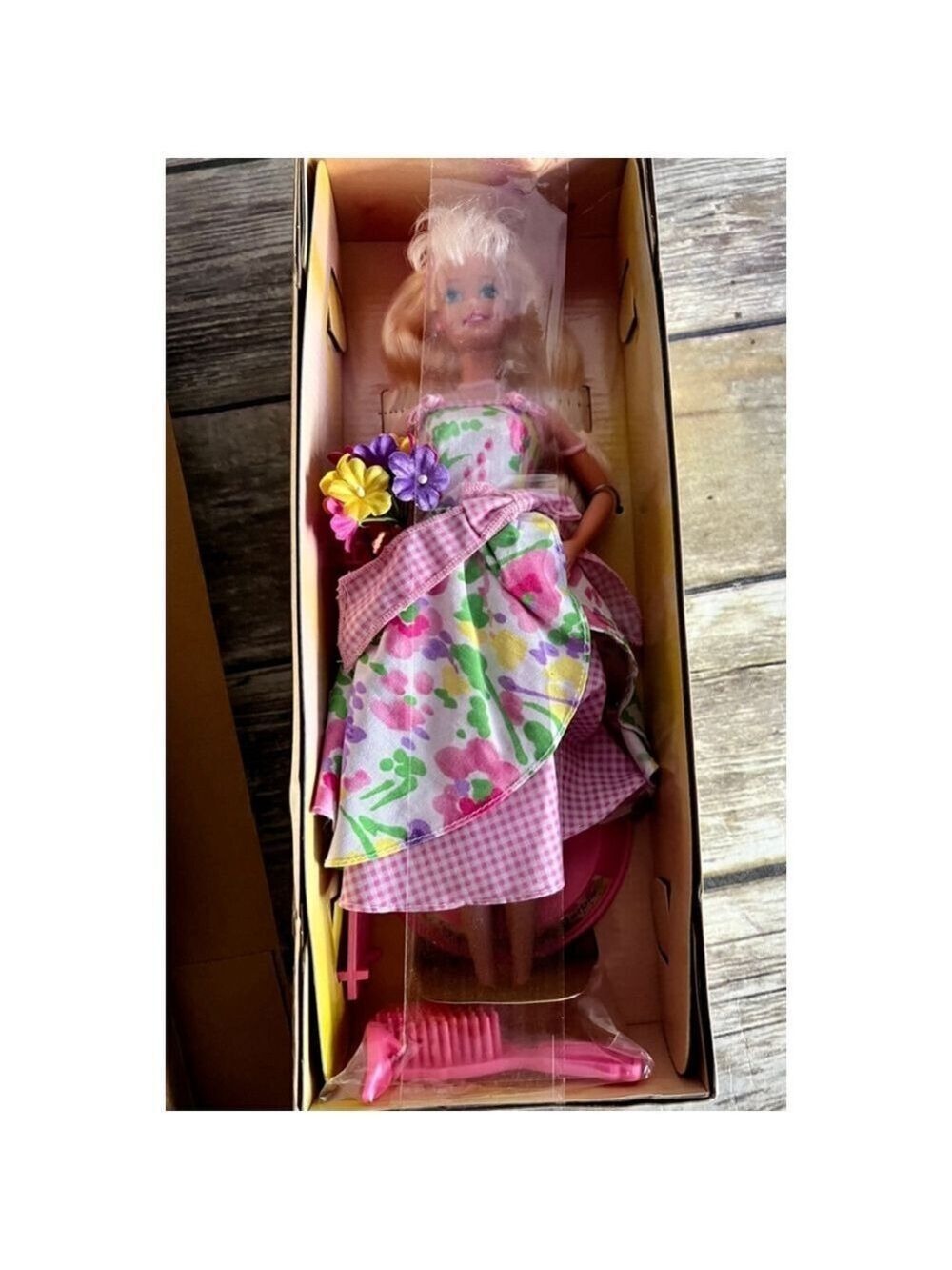 NEW SPRING PETALS BARBIE(1996) - Picture 3 of 6